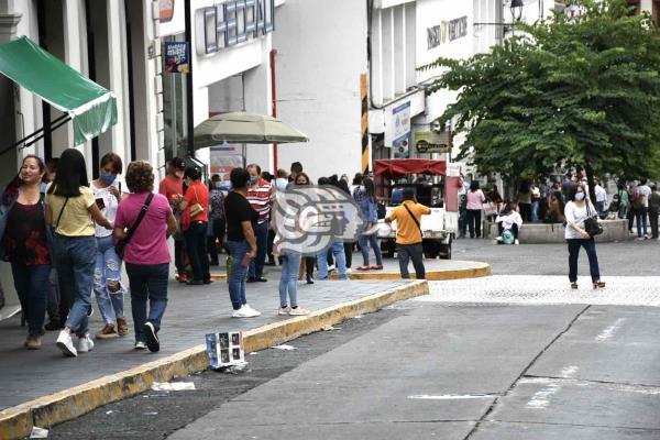 Reducción de aforos ayudaría a frenar contagios de covid, afirman xalapeños