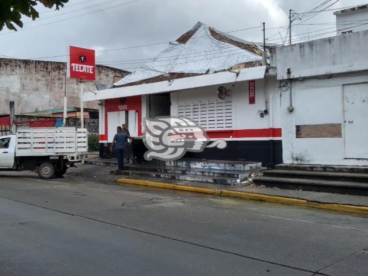 Detienen a hombre armado tras asaltar a clientes de bar en Coatzacoalcos