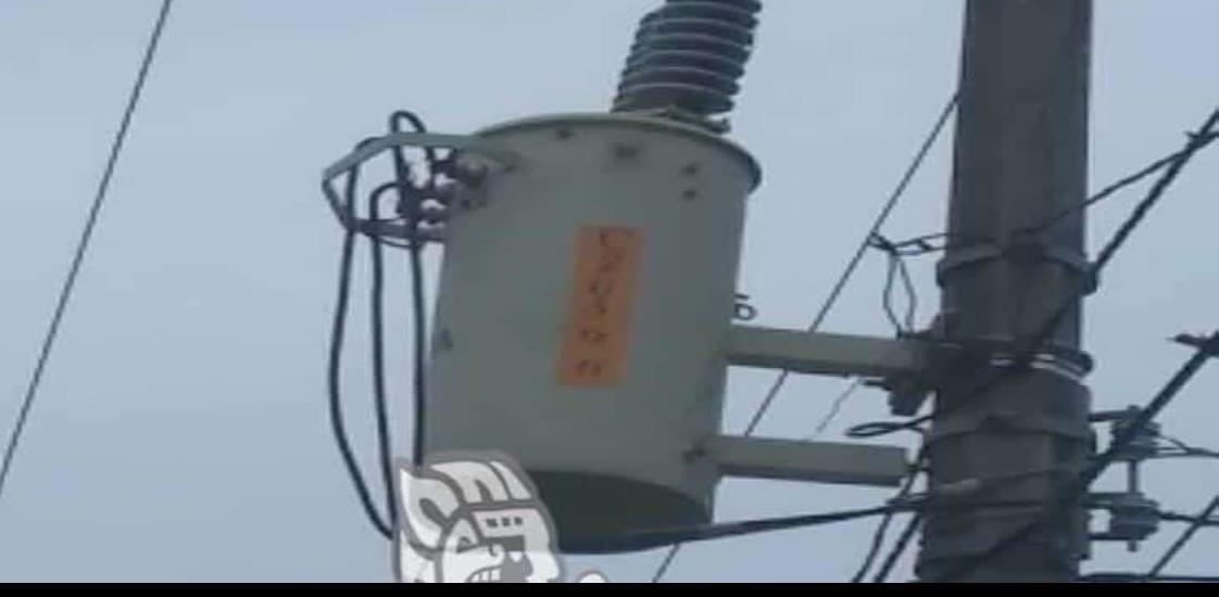 Familias de Nuevo Teapa sufren al no contar con electricidad desde hace tres días