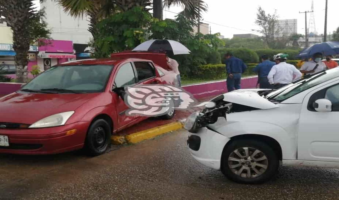 Tres choques a causa de mal tiempo en Coatzacoalcos