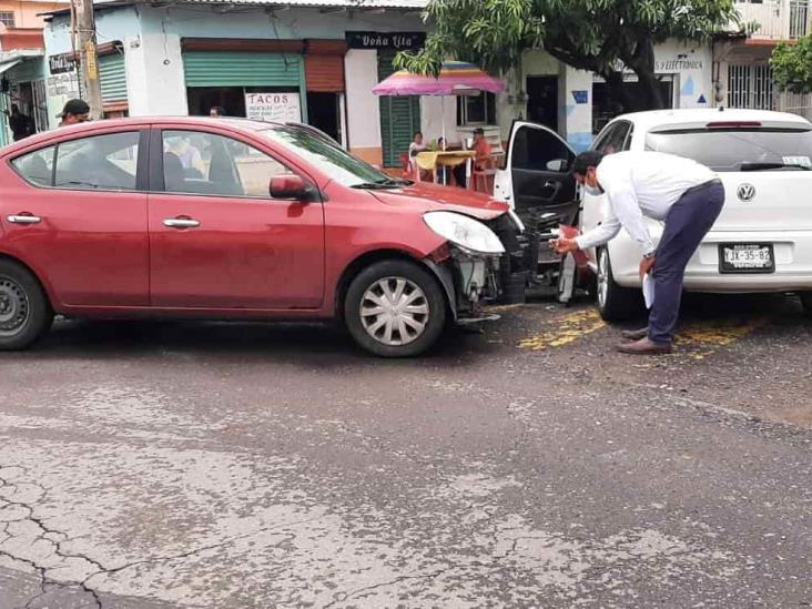 Se registra accidente entre dos unidades en calles de Veracruz