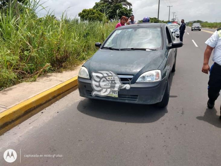 Conductor de camioneta provoca choque en zona industrial