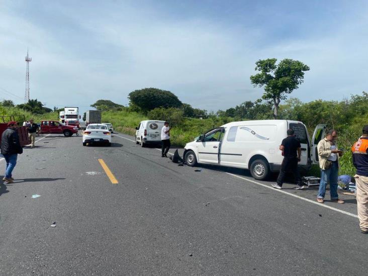 Choque entre dos camionetas deja una persona muerta y tres lesionadas