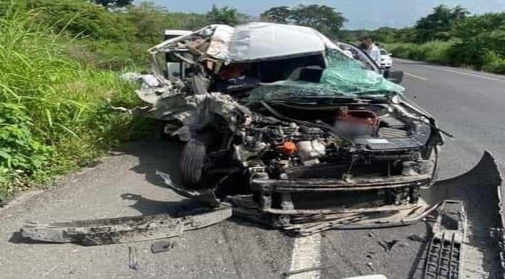 Choque entre dos camionetas deja una persona muerta y tres lesionadas