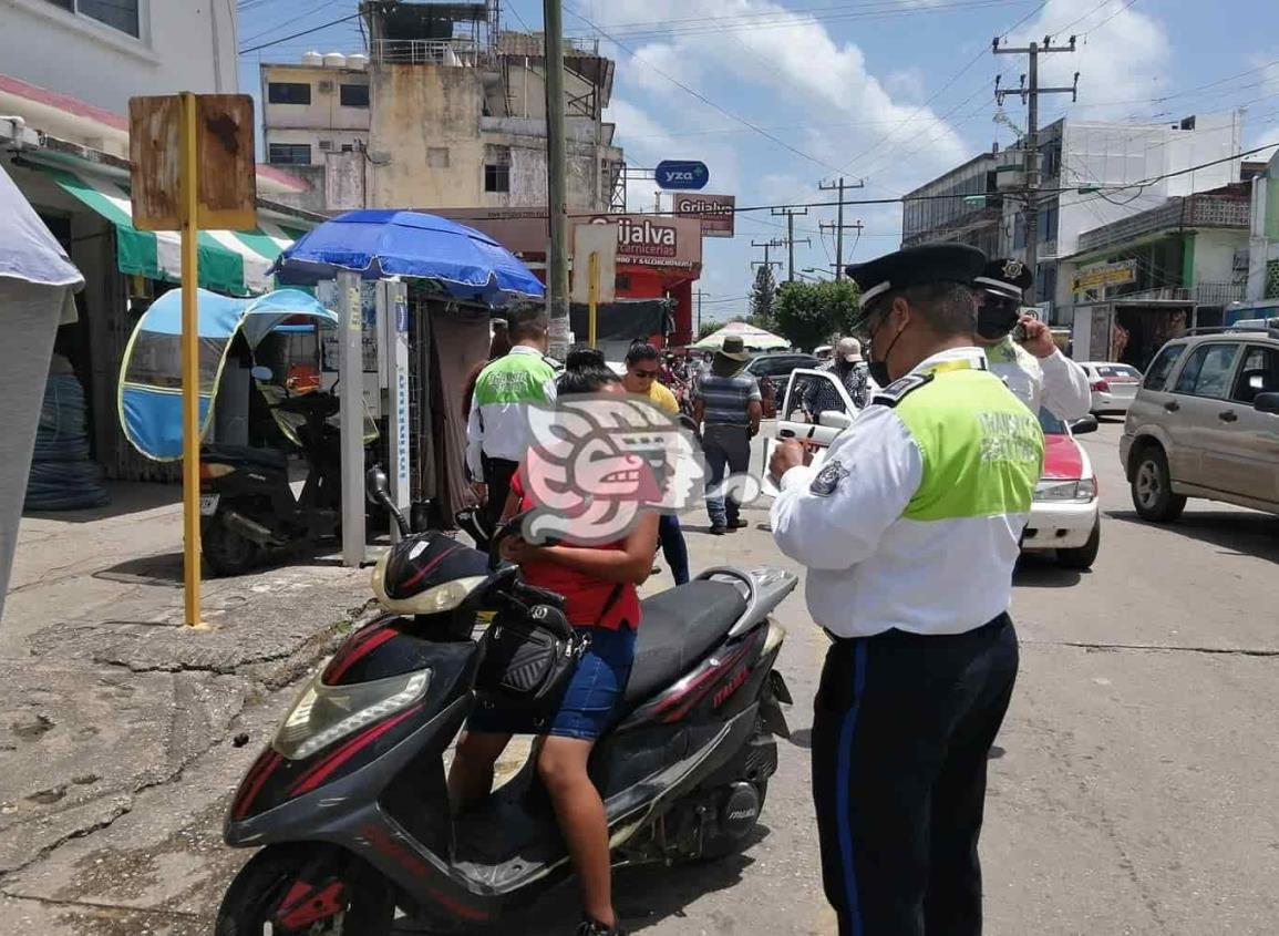 Advierten multas de hasta mil 400 pesos a motociclistas sin casco