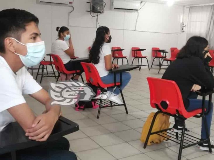 Implementan proyecto de aula híbrida en secundaria 143