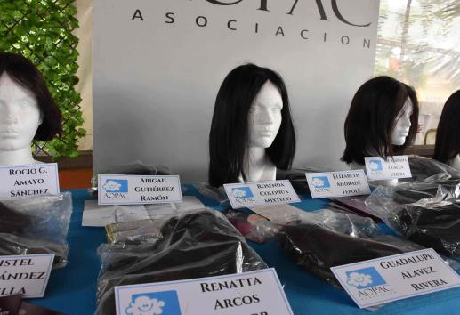 Entregan pelucas oncológicas a niños con cáncer en Orizaba