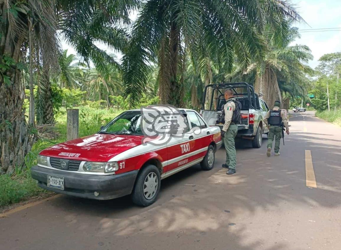 En Acayucan, aseguran taxi robado en Cosoleacaque