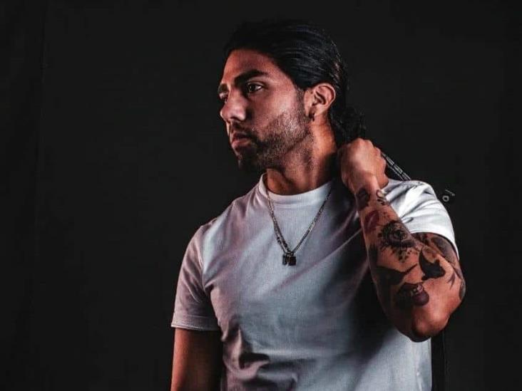 Alfie Villa, talento desenfadado; presenta su primer EP