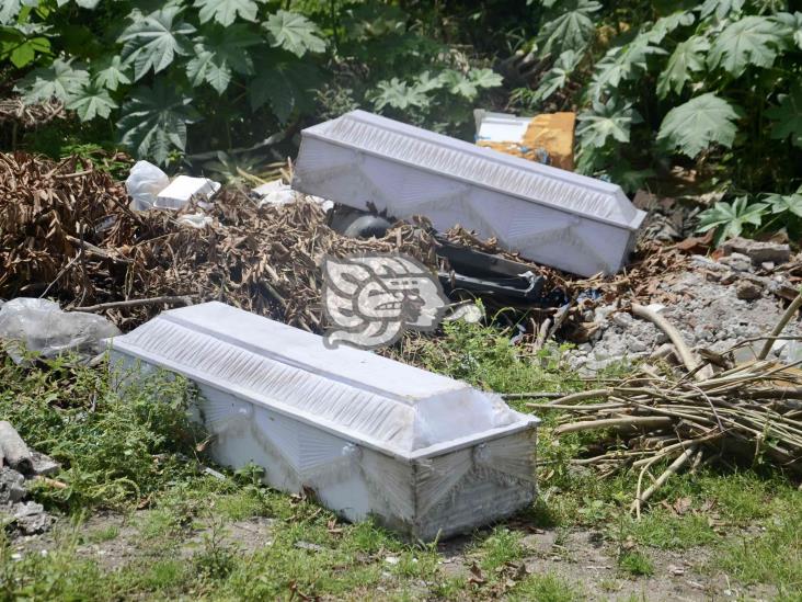Hallan 2 ataúdes en terreno baldío de Veracruz
