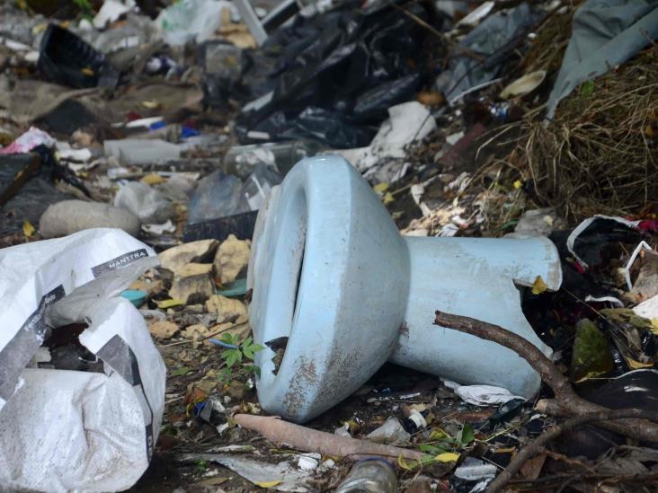 Hallan 2 ataúdes en terreno baldío de Veracruz