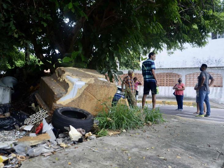 Hallan 2 ataúdes en terreno baldío de Veracruz