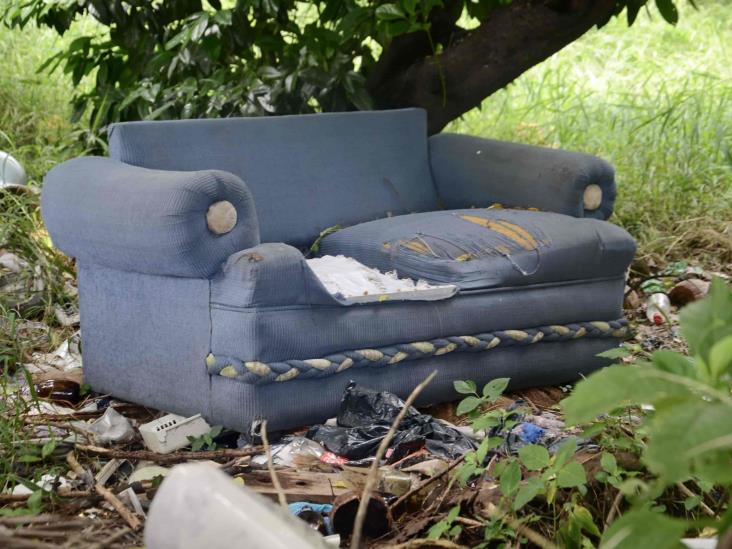 Hallan 2 ataúdes en terreno baldío de Veracruz