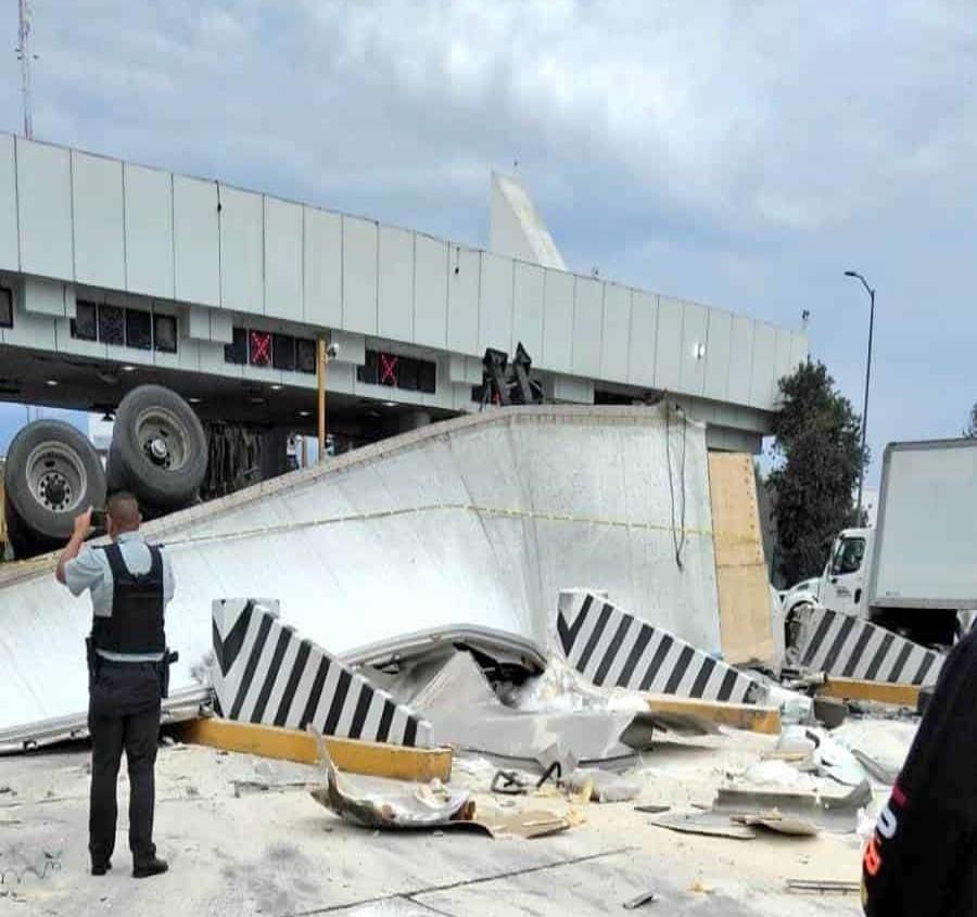 Tráiler sin frenos embiste a varios autos en la México-Puebla