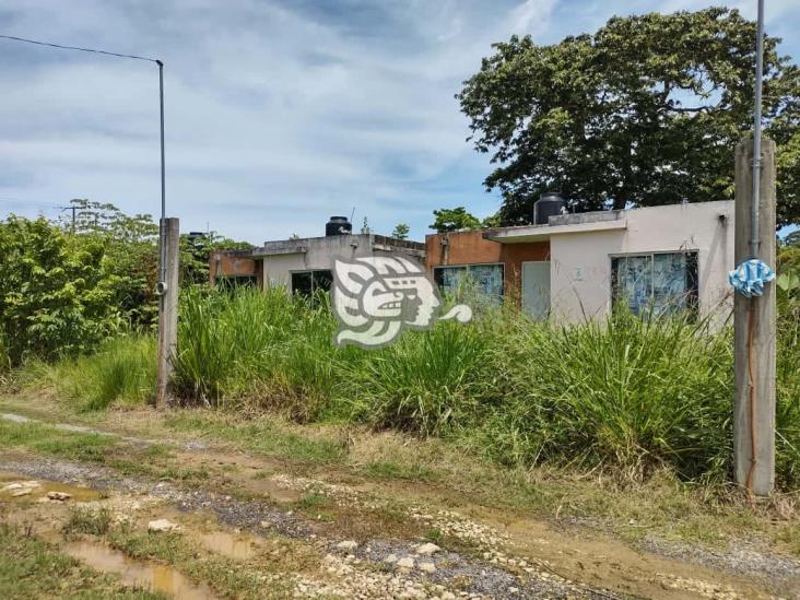 En el abandono, viviendas construidas para damnificados de lluvias en Cuichapa