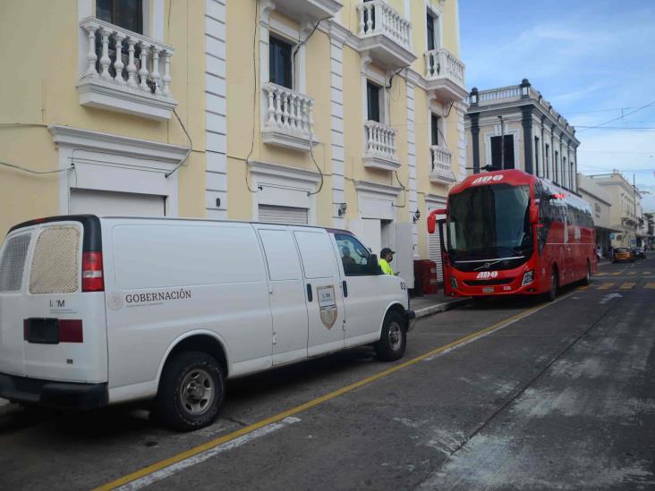 Detienen dos autobuses con migrantes de Haití abordo