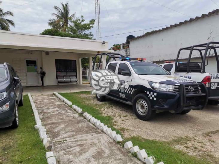 Pobladores de Mundo Nuevo se manifiestan en oficinas de CFE de Nanchital