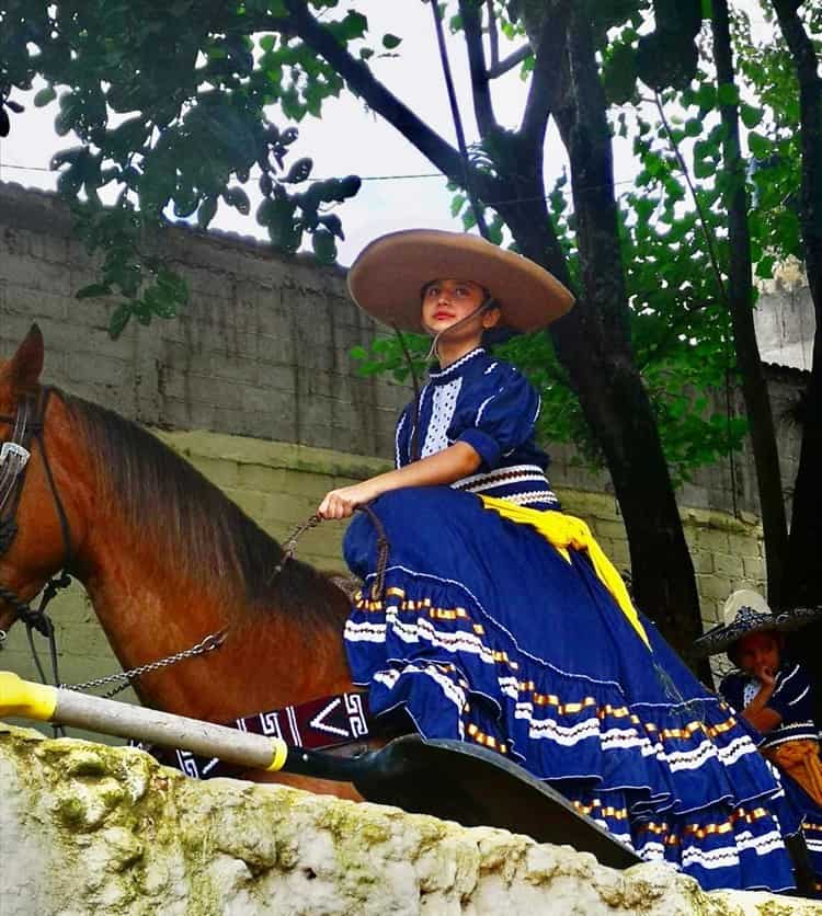 Georgina lleva en sus venas la charrería; será abanderada de equipo de Xalapa