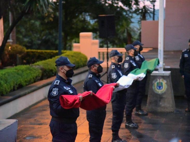 En el Día Nacional de PC izan Bandera en memoria de víctimas por sismos