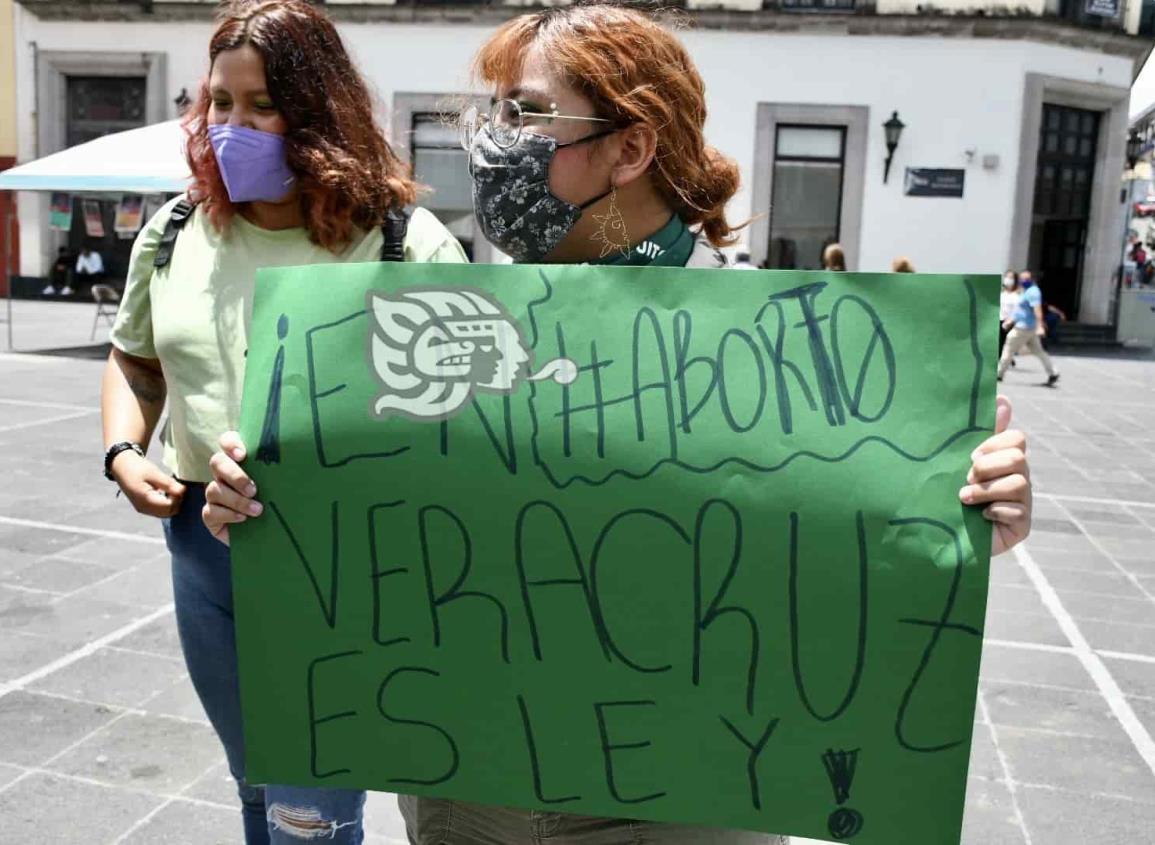 INM celebra derecho a la mujer a decidir en Veracruz; IVM calla