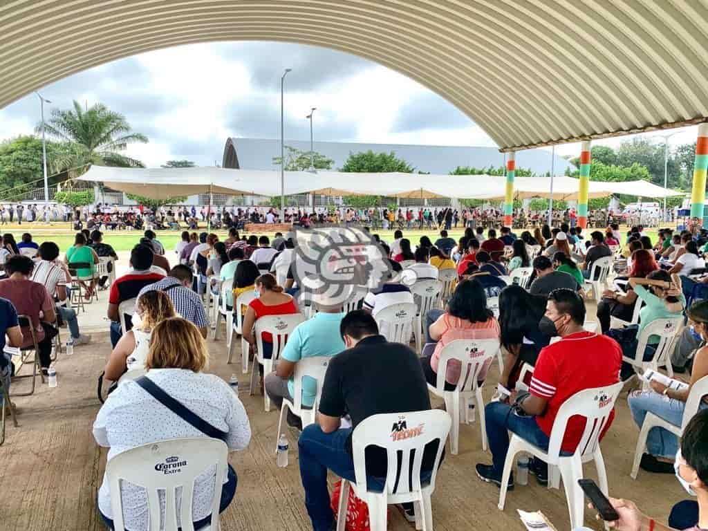 Aplican a jóvenes más de 15 mil dosis en Cosoleacaque