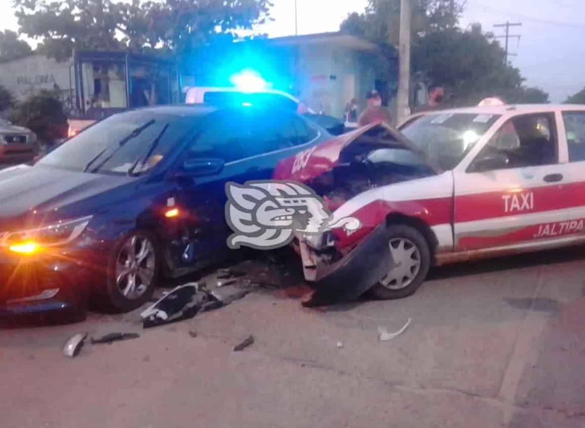 Colisión de vehículos en Jáltipan deja dos personas lesionadas