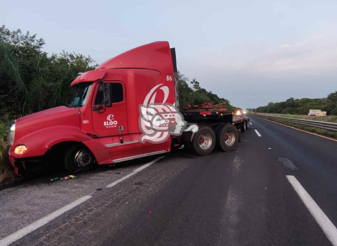 Trailero resulta herido tras accidente en tramo Cosolea-Acayucan