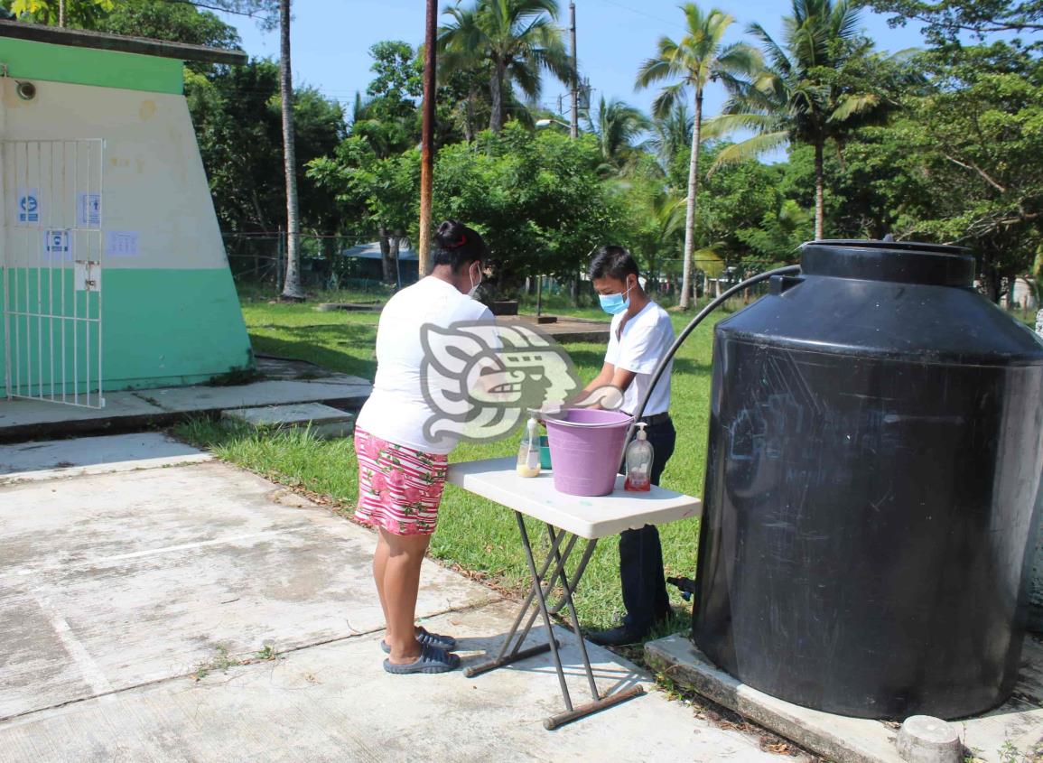 Reforzaron esquemas de sanitización en escuelas de Las Choapas