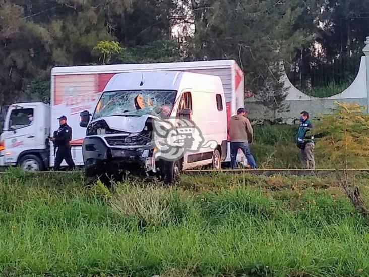 Choca camioneta frente al 63 Batallón de Infantería de El Lencero; hay un muerto