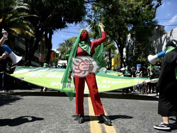 Marchan veracruzanas en Xalapa en demanda de aborto seguro