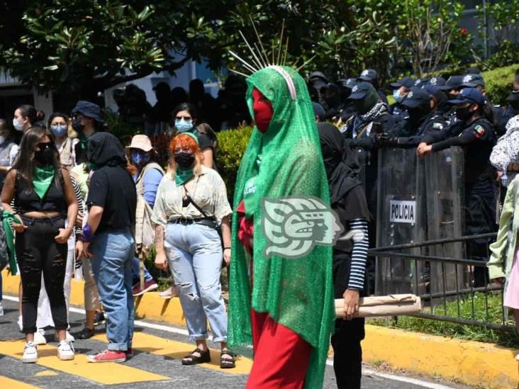 Marchan veracruzanas en Xalapa en demanda de aborto seguro