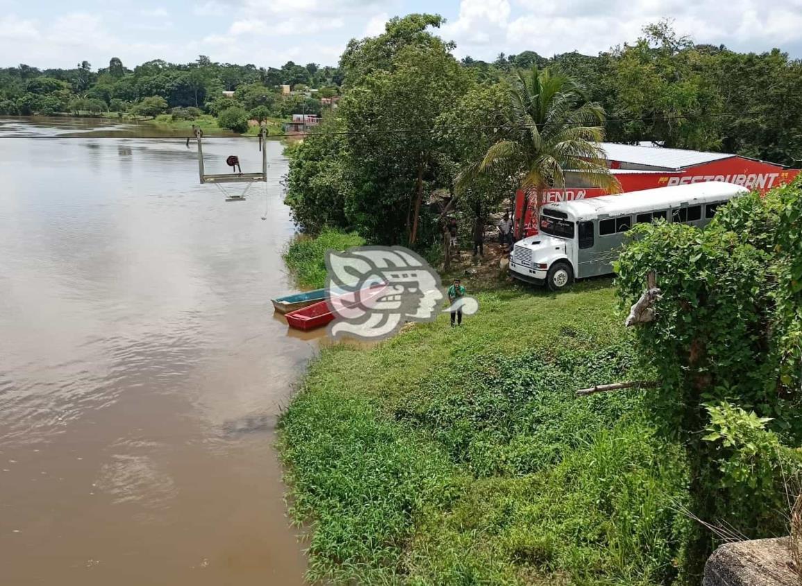 Hondureño se lanzó al río Tancochapa huyendo de asalto