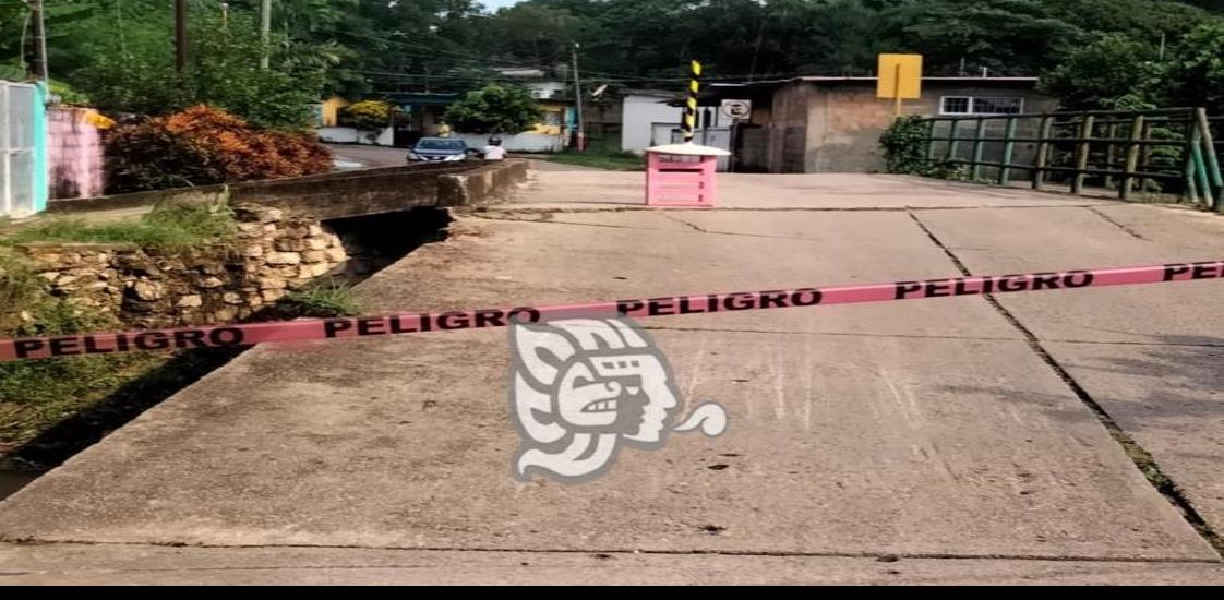 PC de Minatitlán cierra tráfico del puente Chapala a colonia Valparaíso