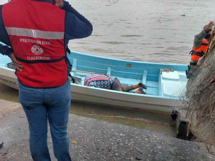 Hallan flotando cuerpo de pescador en Río Papaloapan