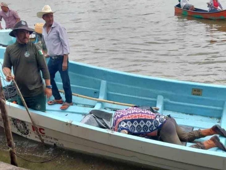 Hallan flotando cuerpo de pescador en Río Papaloapan