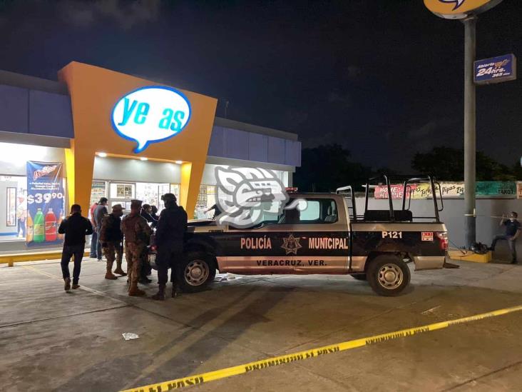 Robo frustrado a tienda deja ladrón muerto y 2 policías heridos en Veracruz