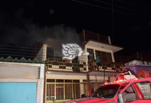 Corto provoca incendio en casa de profesora de Acayucan