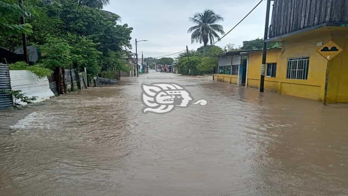 Arroyo El Control inundó dos colonias en Las Choapas