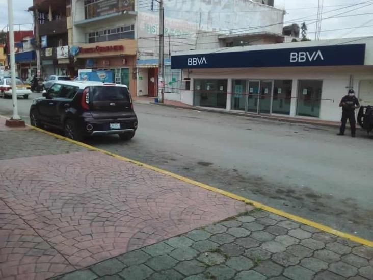 En fuerte operativo, rescatan a rehenes tras asalto a banco en Cerro Azul