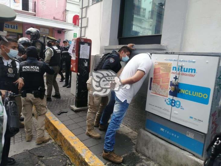 Ejecutan a comerciante en el puente Xallitic en Xalapa; detienen a presunto agresor