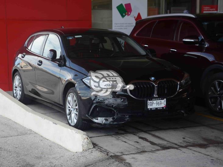 Conductora pierde el control tras convulsionar sobre bulevar