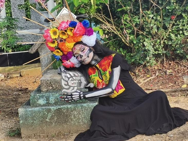 En Ixhuatlán, promueven las tradiciones recordando a la catrina