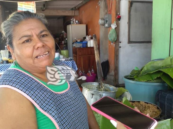 Doña Ada prepara su tradicional tamaliza para celebrar a San Judas Tadeo