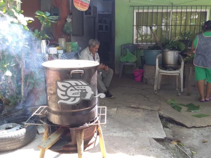 Doña Ada prepara su tradicional tamaliza para celebrar a San Judas Tadeo