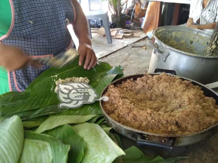 Doña Ada prepara su tradicional tamaliza para celebrar a San Judas Tadeo