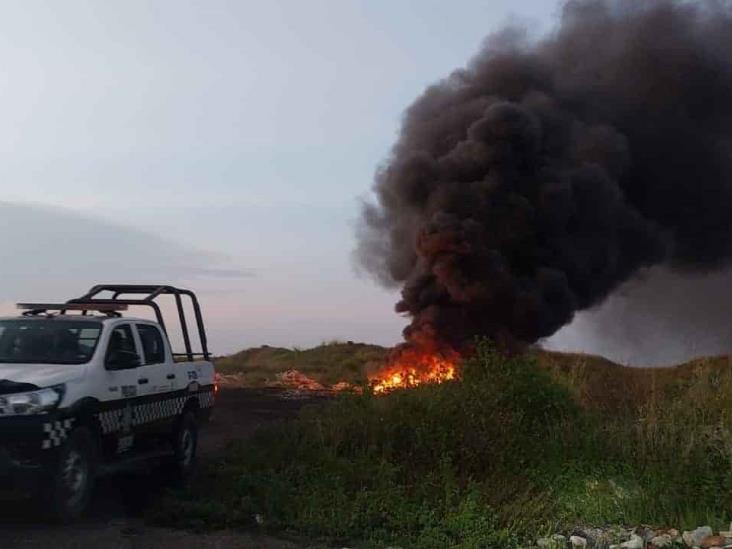 En Puerto Seco se desata incendio en basurero clandestino