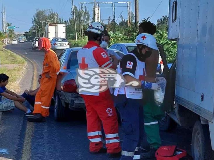 Choque entre dos unidades deja cuatro personas lesionadas