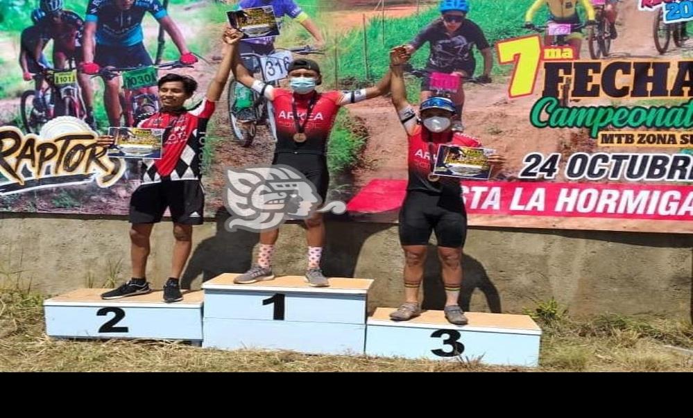 Ciclistas del Club Choco Bikers ponen en alto a Soconusco