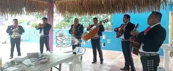 Mariachis despiertan recuerdos de pacientes con Alzheimer