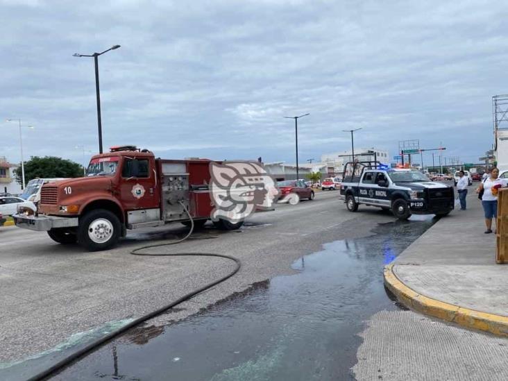 Se incendia vehículo en  calles de Veracruz